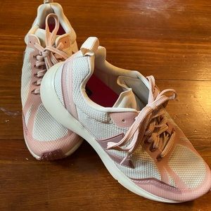 EUC! Veja Sneakers- size 10